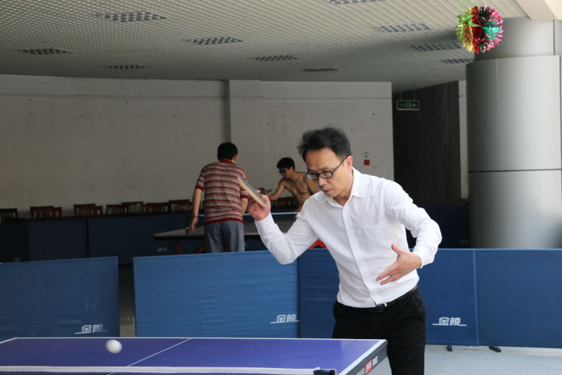 “迎校庆•致青春”——法学院院举办师生乒乓球友谊?.JPG