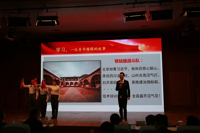 陈闯讲授微团课《学习，一位青年楷模的故事》.JPG