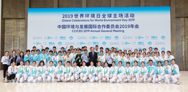 与联合国前秘书长潘基文合照_编辑.jpg